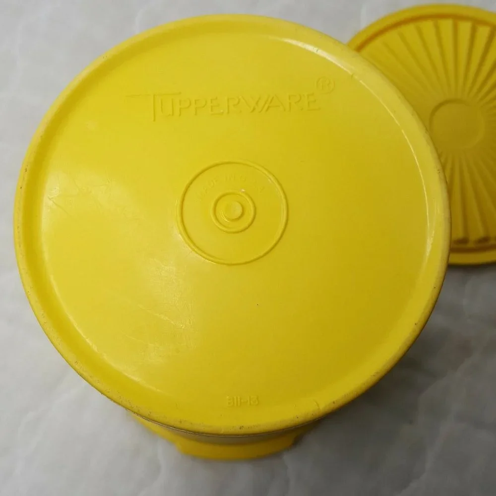 Tupperware Vintage Yellow Canister 811-14 w Starburst Lid Appx 6